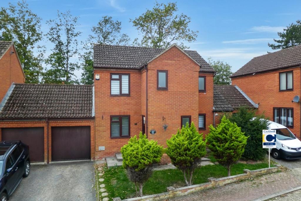 3 bed property in Longleat Court, Milton Keynes